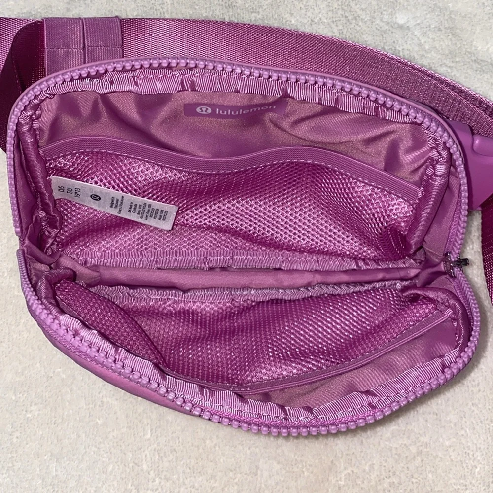 NEW Lululemon belt bag Dahlia mauve